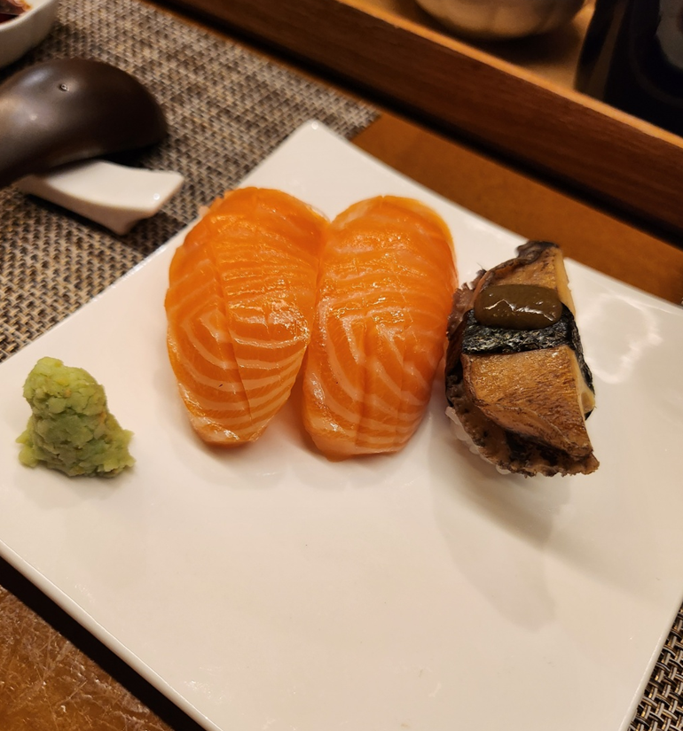 연어초밥과 전복초밥