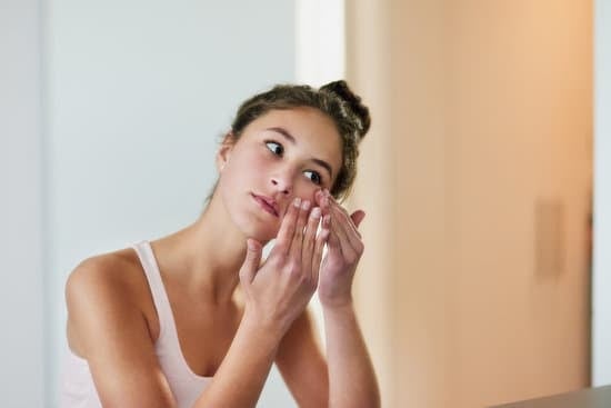 여드름 압출 후 붉은 자국 없애는 법: 자국 없이 깨끗하게 회복하는 관리법