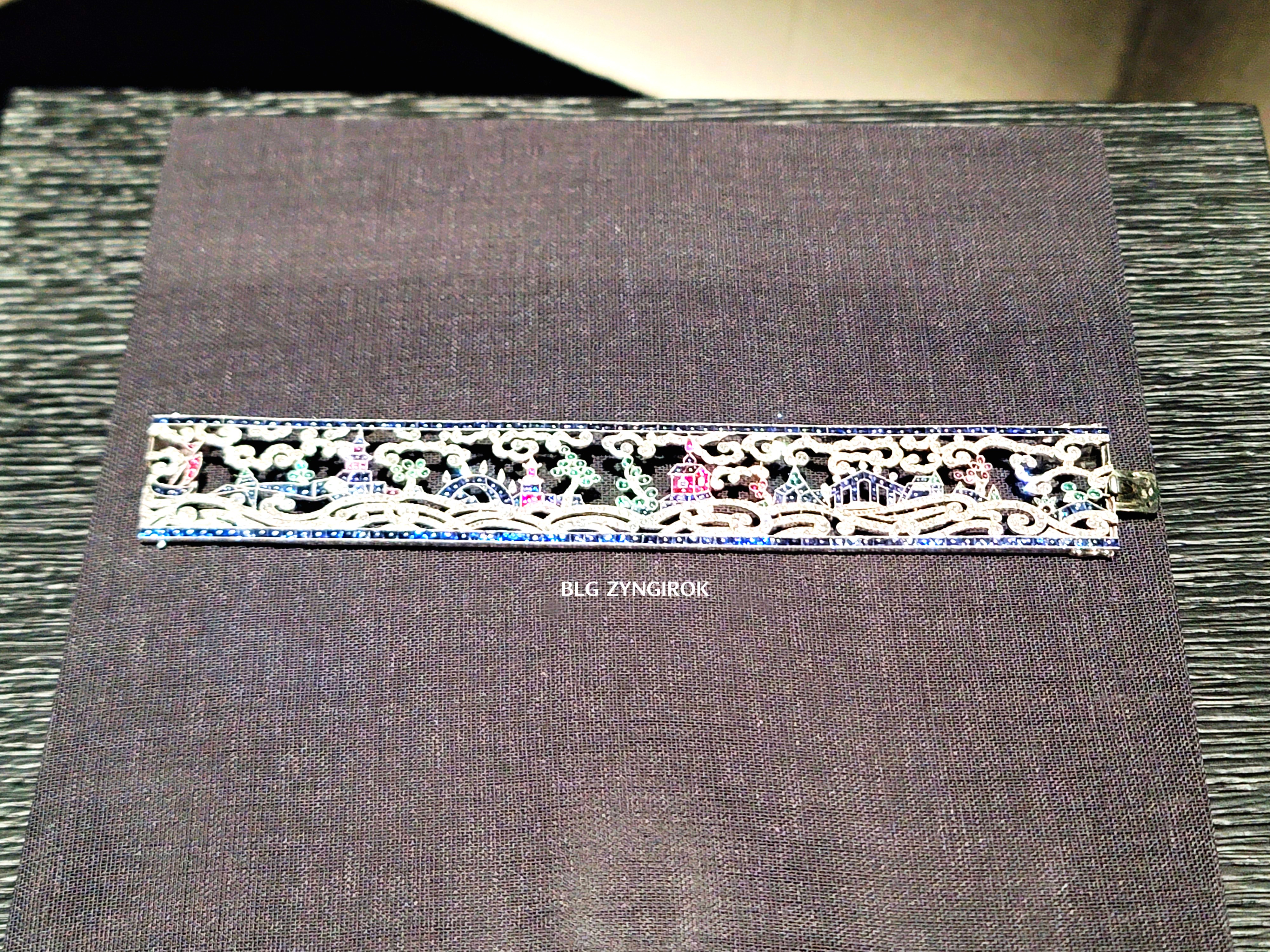 롯데타워 - 롯데뮤지엄 고혹의 보석 매혹의 시간 - 아르데코와 그 이후 전시품 모습이다.