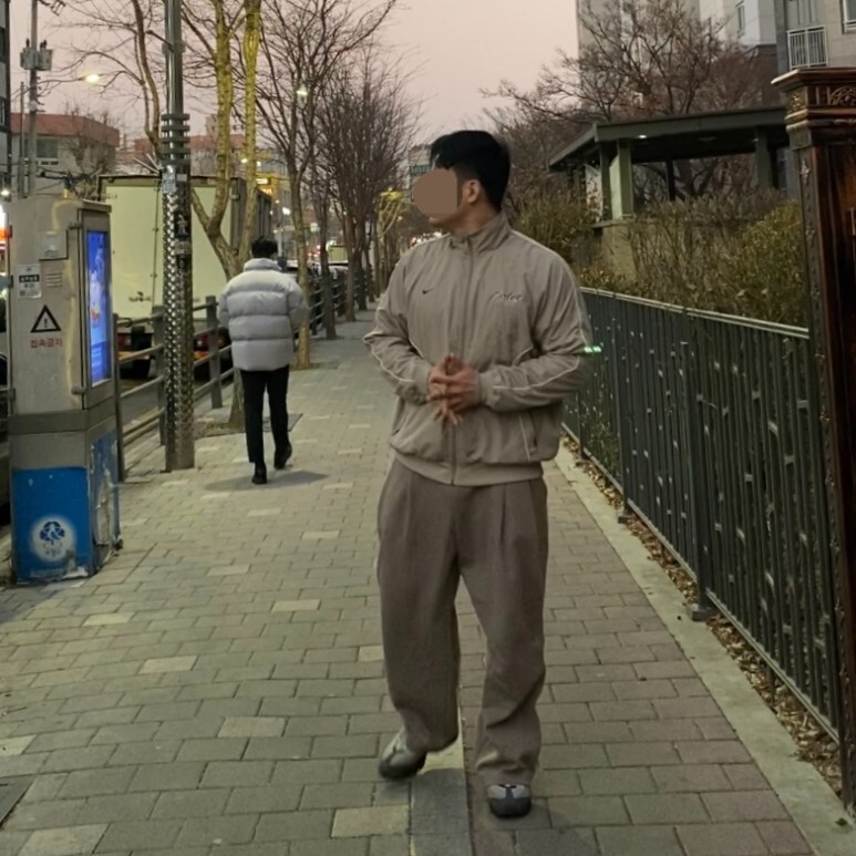 데일리룩(오뭘입) 나이키코르테즈빈티지바람막이, 무신사스탠다드투턱와이드스웨트팬츠, 나이키에어맥스95OG형광, 남자데일리룩, 남자데일리코디, 남자데일리패션, ootd