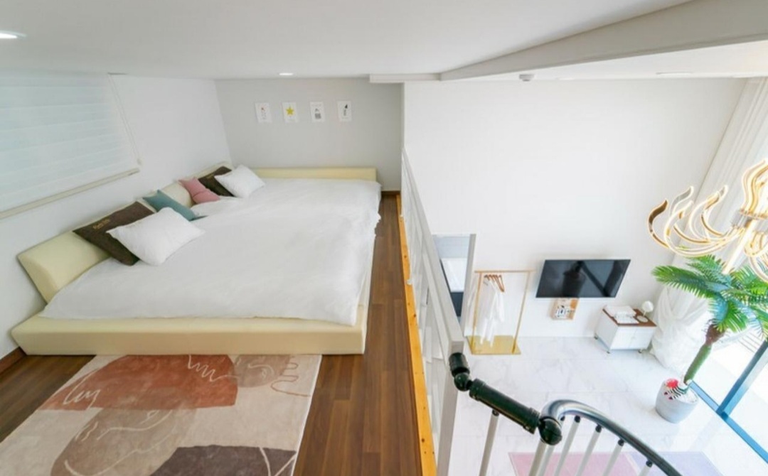 거제 림바발리스 펜션 402호 복층 침실