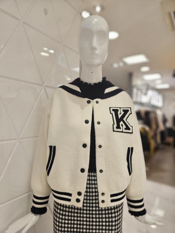 밸리걸 밸리걸 K로고 세일러카라 니트 가디건 NC평택점 483180