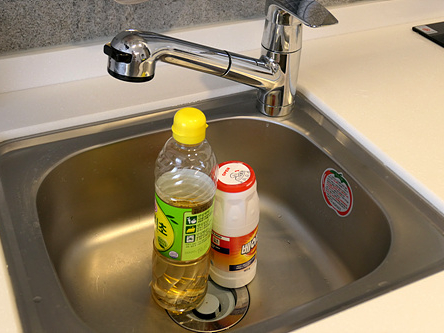 여름철 하수구 냄새 소다와 식초