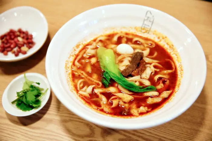 줄서는식당 건대입구역 건대 맛집 홍석천 추천 딤섬과 매콤 담백한 도삭면 맛있는 곳 소개