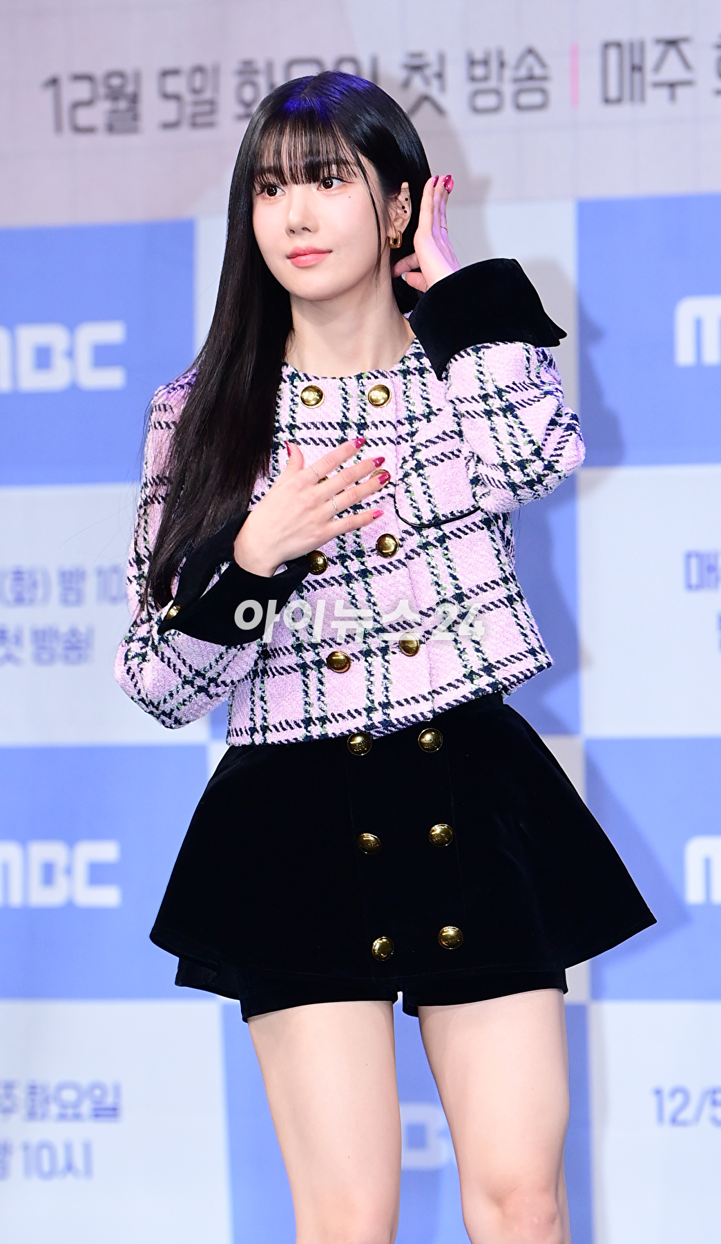 가수 권은비가 5일 오후 서울 마포구 상암동 MBC 골든마우스홀에서 열린 MBC 새 예능프로그램 '솔로동창회 학연' 제작발표회에 참석하고 있다. [사진=정소희 기자]