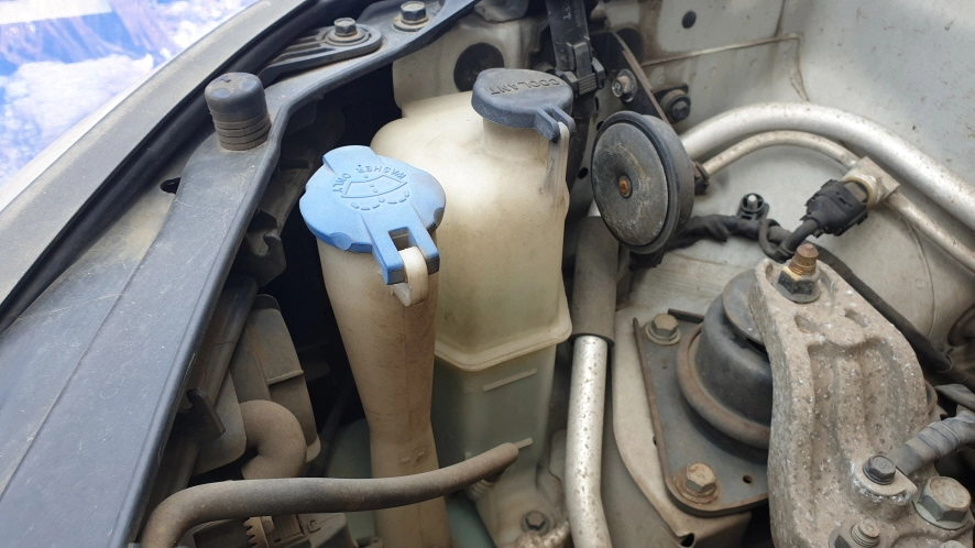 워셔액 넣는 곳 모습