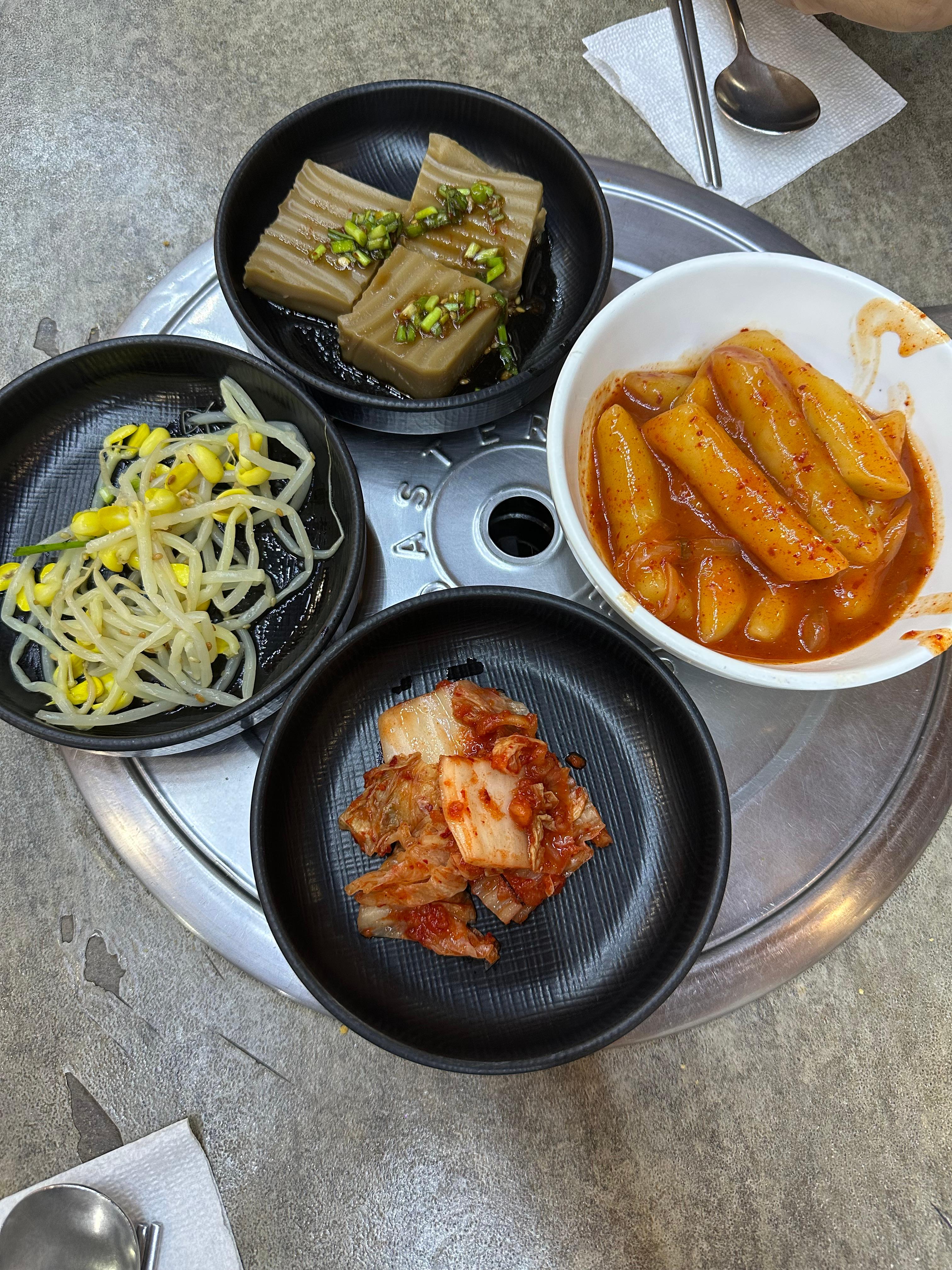 뚝닭 or 뚝불 뭐먹지?(서울 용산 삼각지 맛집 솔뫼, 점심 한식 밥집 맛집, 뚝배기 닭볶음탕, 뚝배기 불고기, 반찬 푸짐, 떡볶이 반찬, 도시락밥, 계란후라이 서비스, 저녁엔 전집, 완전 추천, 닭도리탕)