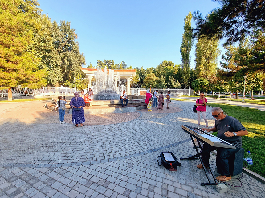 공원입구 분수대