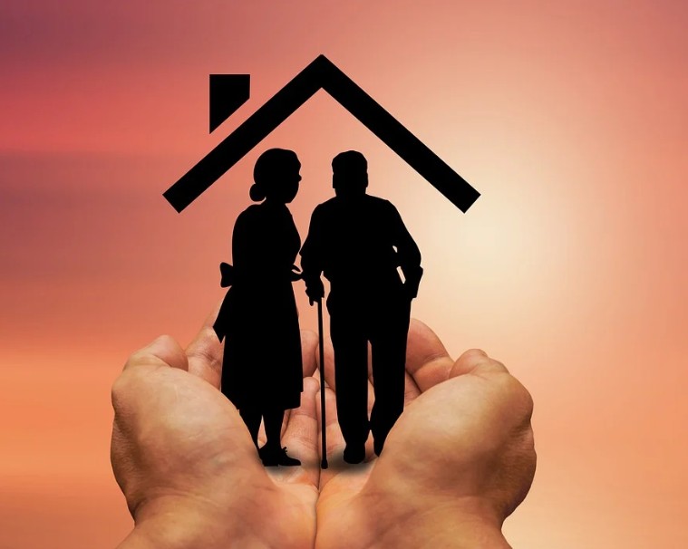 노인들을 지켜주는 보험의 손