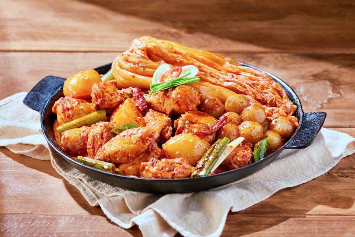 생방송투데이 강원 원주 묵은지 닭볶음탕 맛집
