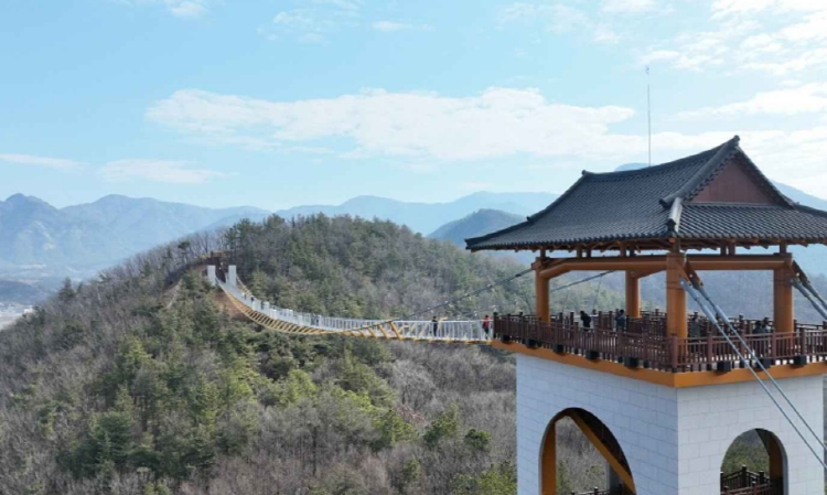 봉명산 출렁다리