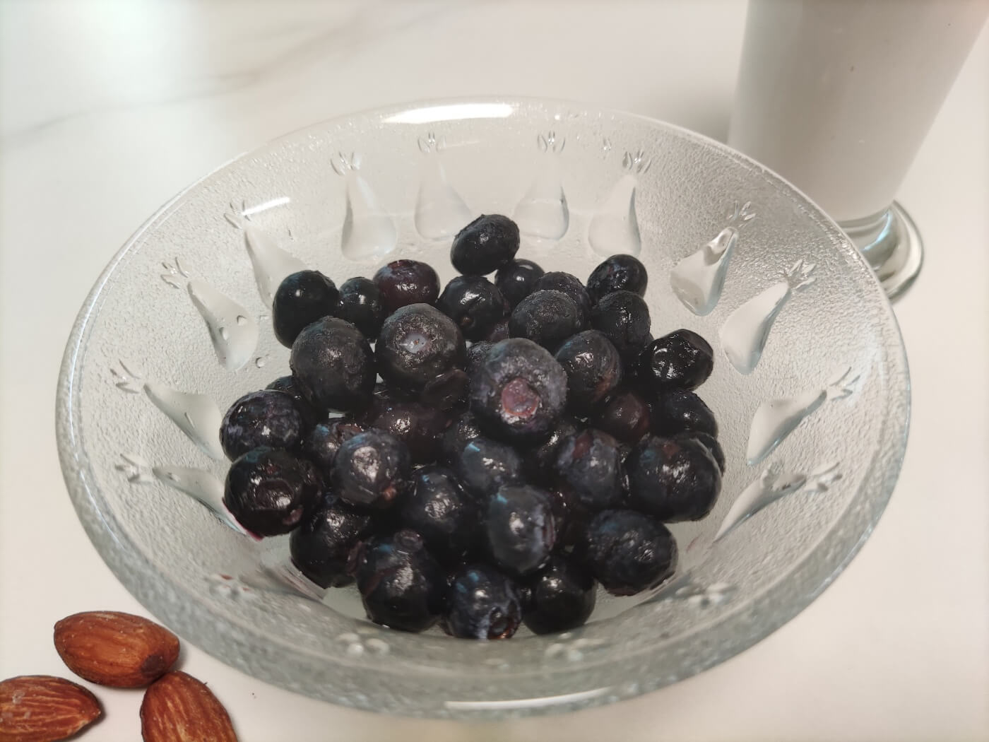 갱년기 식단에 좋은 블루베리, 두유, 아몬드