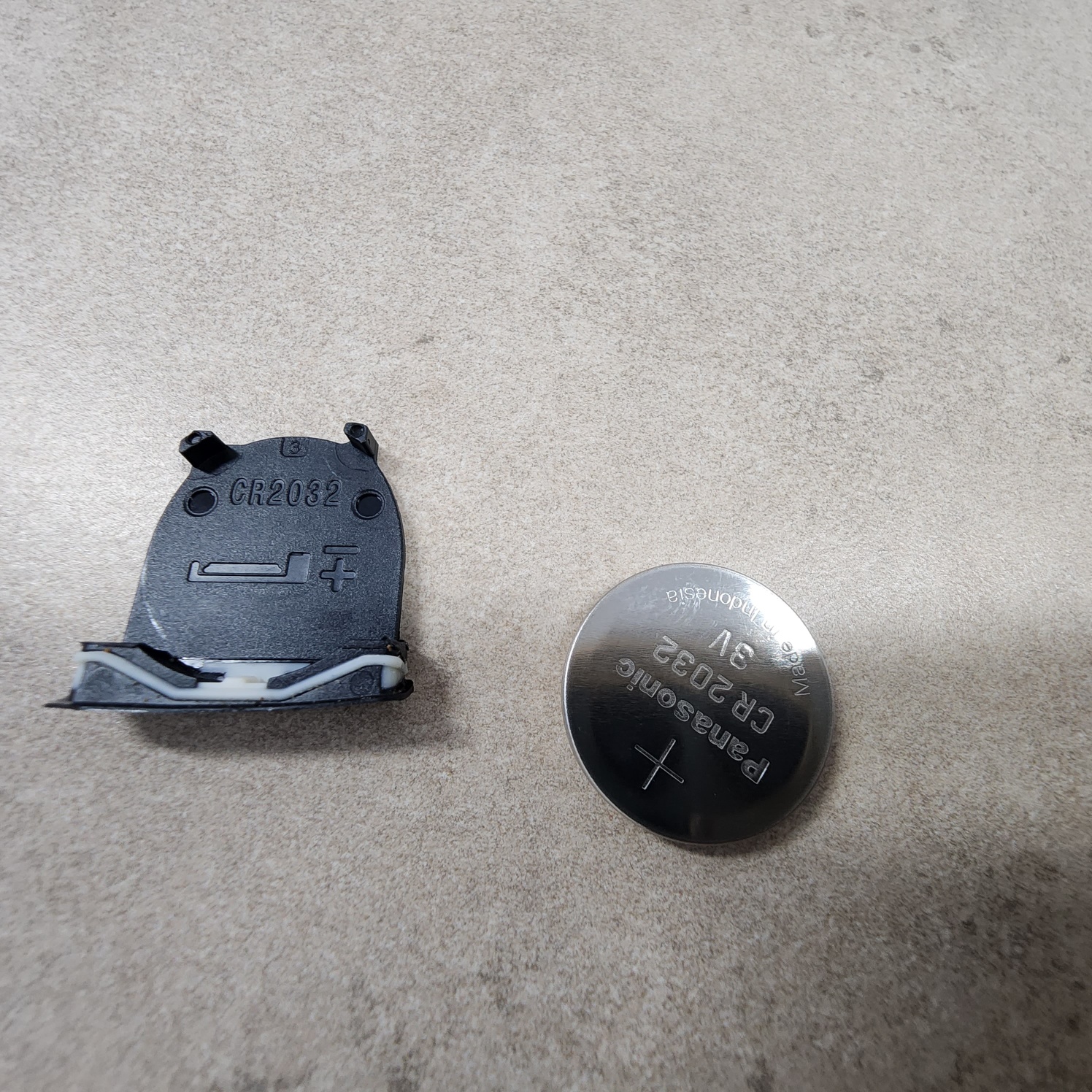 벤츠스마트키에 새 배터리넣기