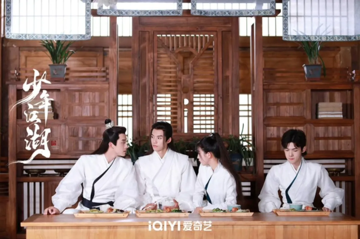 밥을-앞에두고-티격태격하는-모용충과-모용수완-그리고-그사이에-낀-부굉