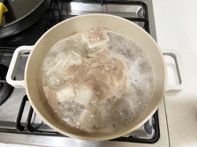 팔팔 끓일때 생기는 고기 거품