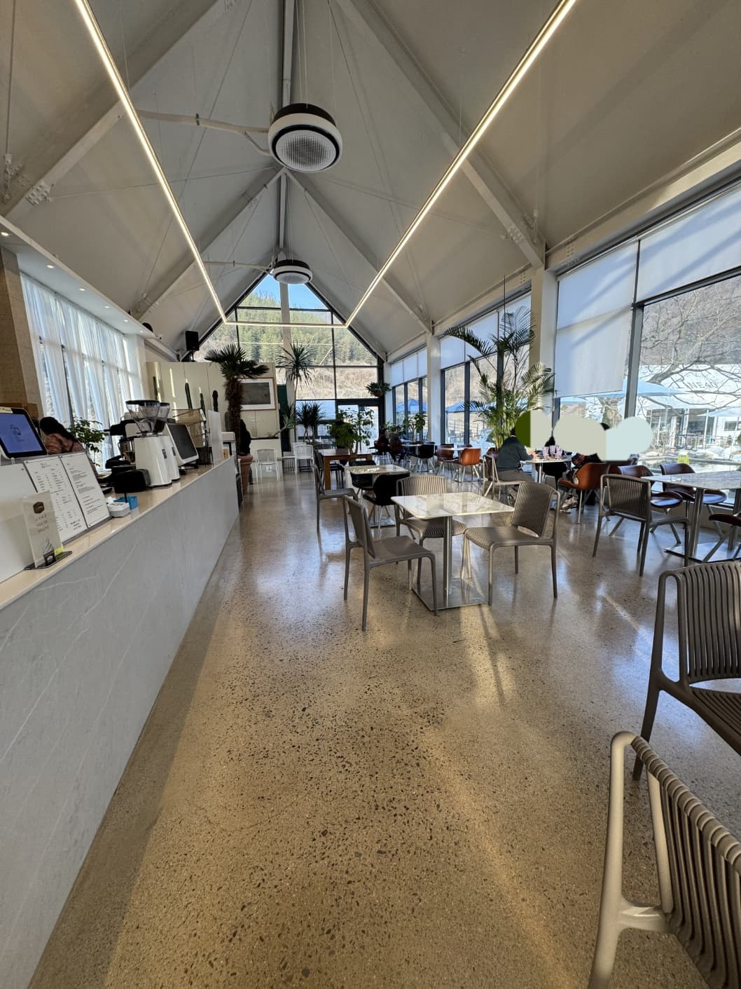 PINE 40 카페내부모습