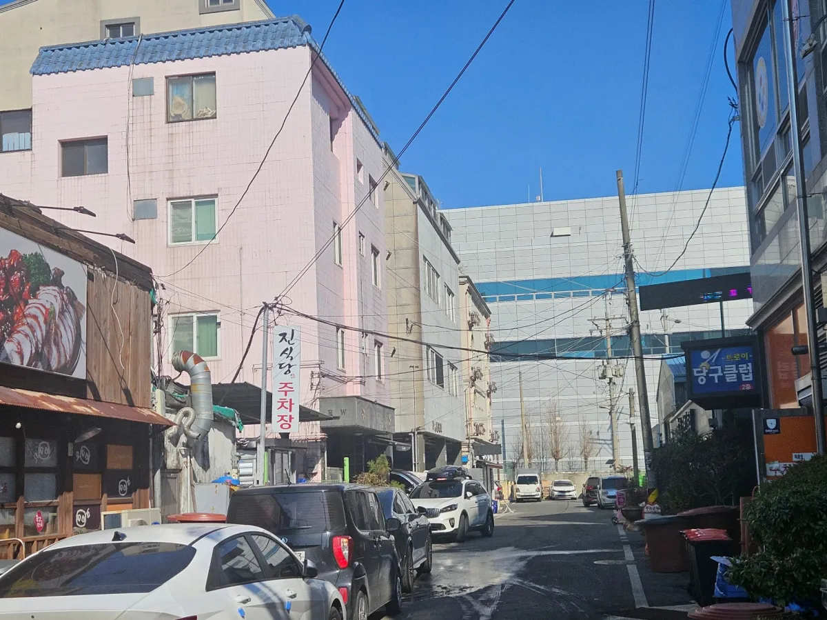 잔식당-주차장