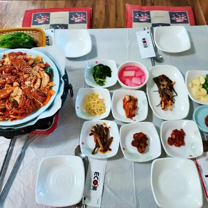 식객 허영만 백반기행 진도 초평항 솔비치 참기름 살짝 버무린 낙지 탕탕이 파 뿌리 숙회 맛집