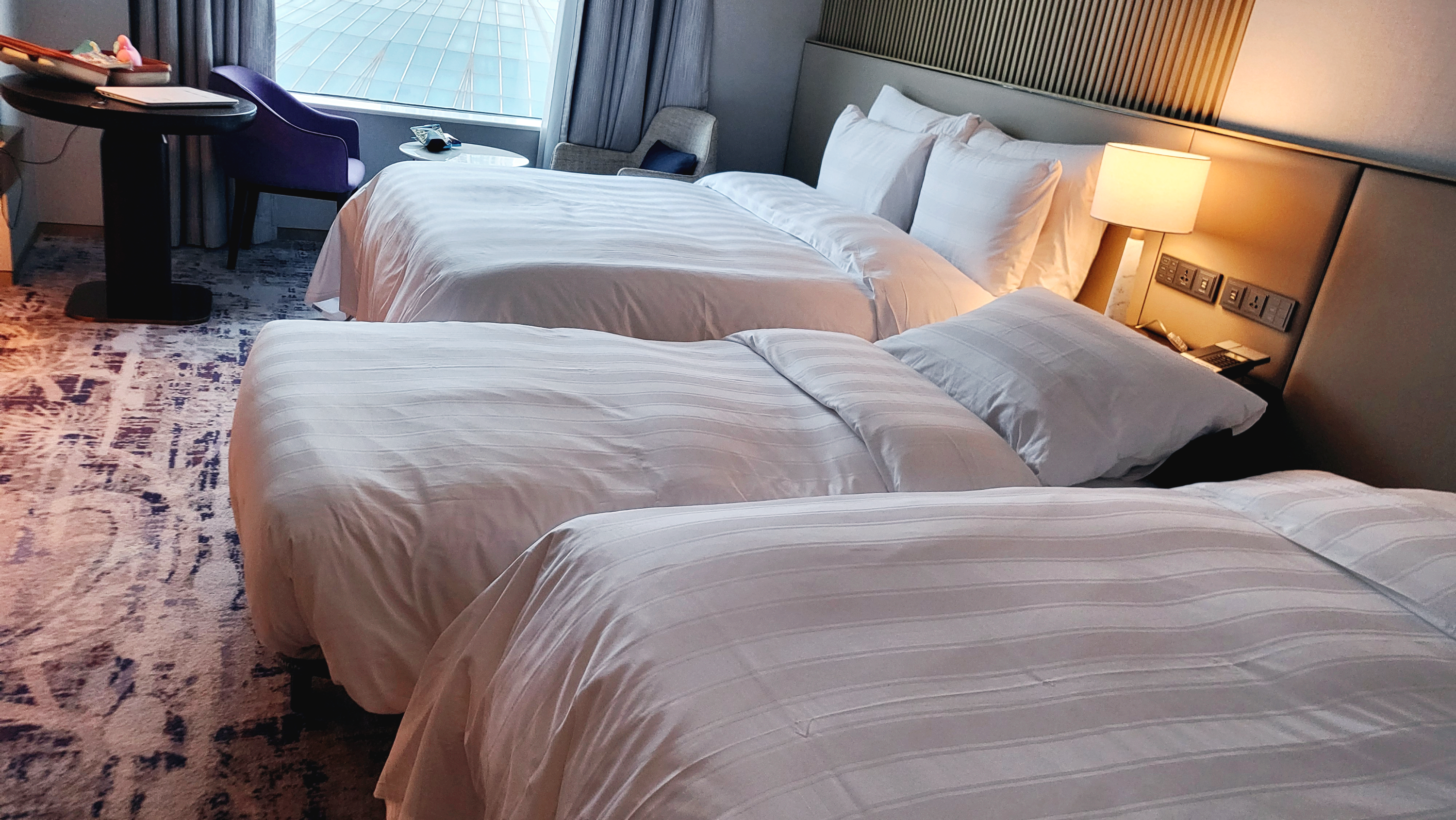 롯데호텔월드 디럭스패밀리 트윈룸 침대