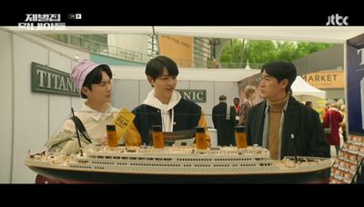 타이타닉 영화 제작에 투자하라며 아버지를 설득하고 있는 진도준