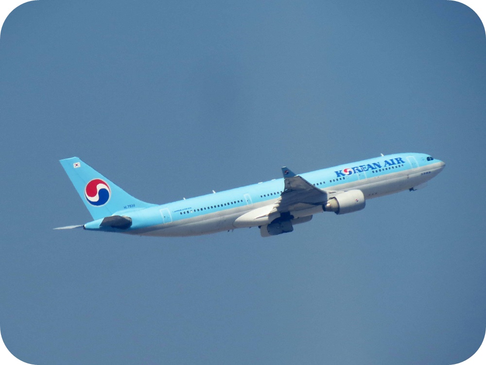 대한항공-A330-여객기-하늘-비행중