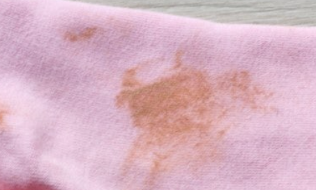 옷에 파운데이션 지우기