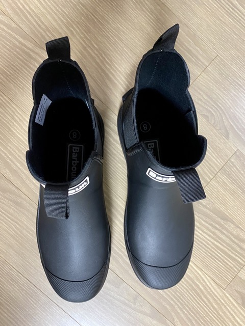 100%_면으로_구성된_바버_레인부츠의_안감