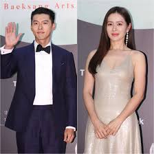 “아직도 현실감 없어” 팬들이 말하는 현빈♥손예진 부부 관련사진