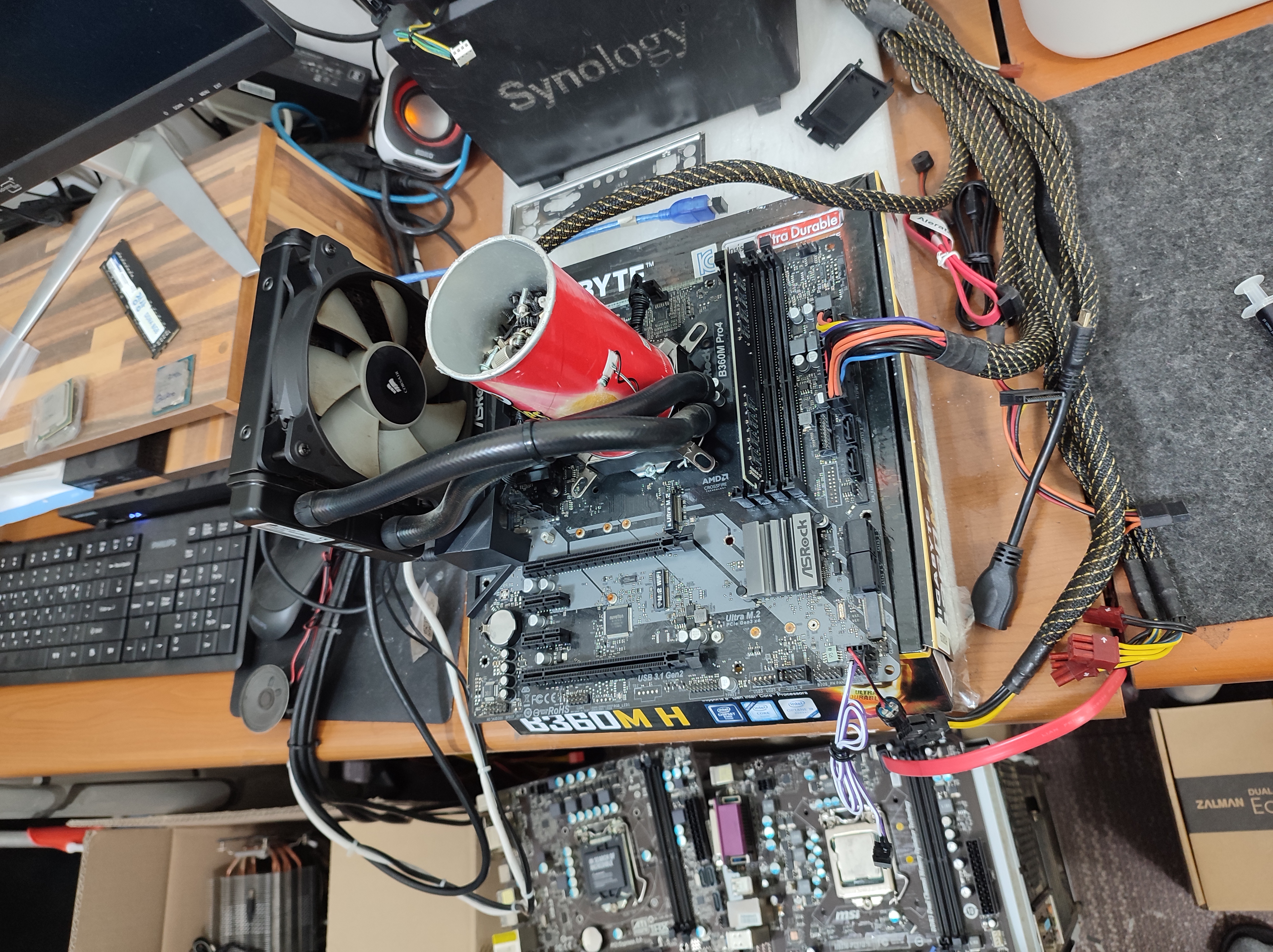 제 메인보드에서 수랭 쿨러 테스트 중