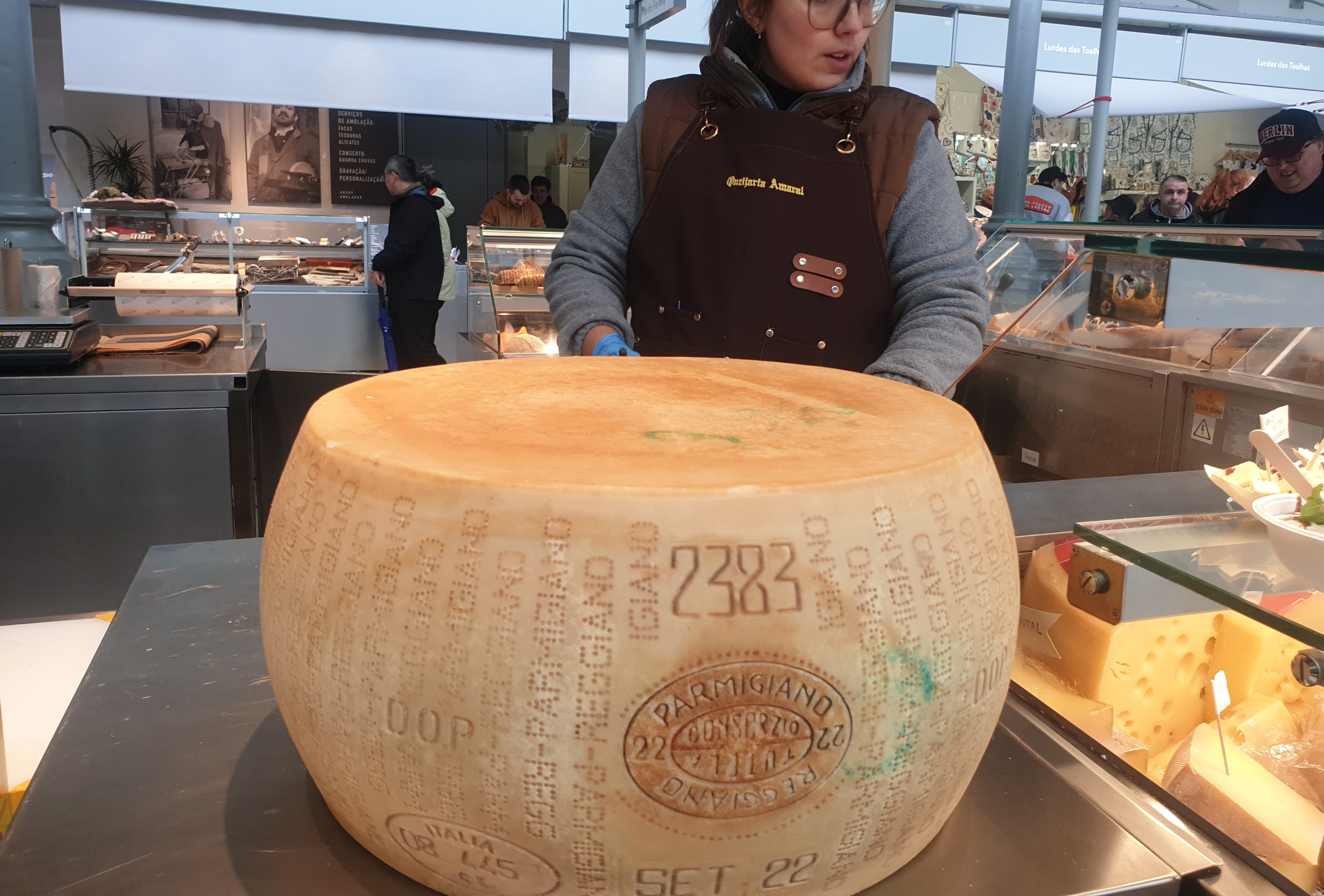 볼랑시장 치즈가게