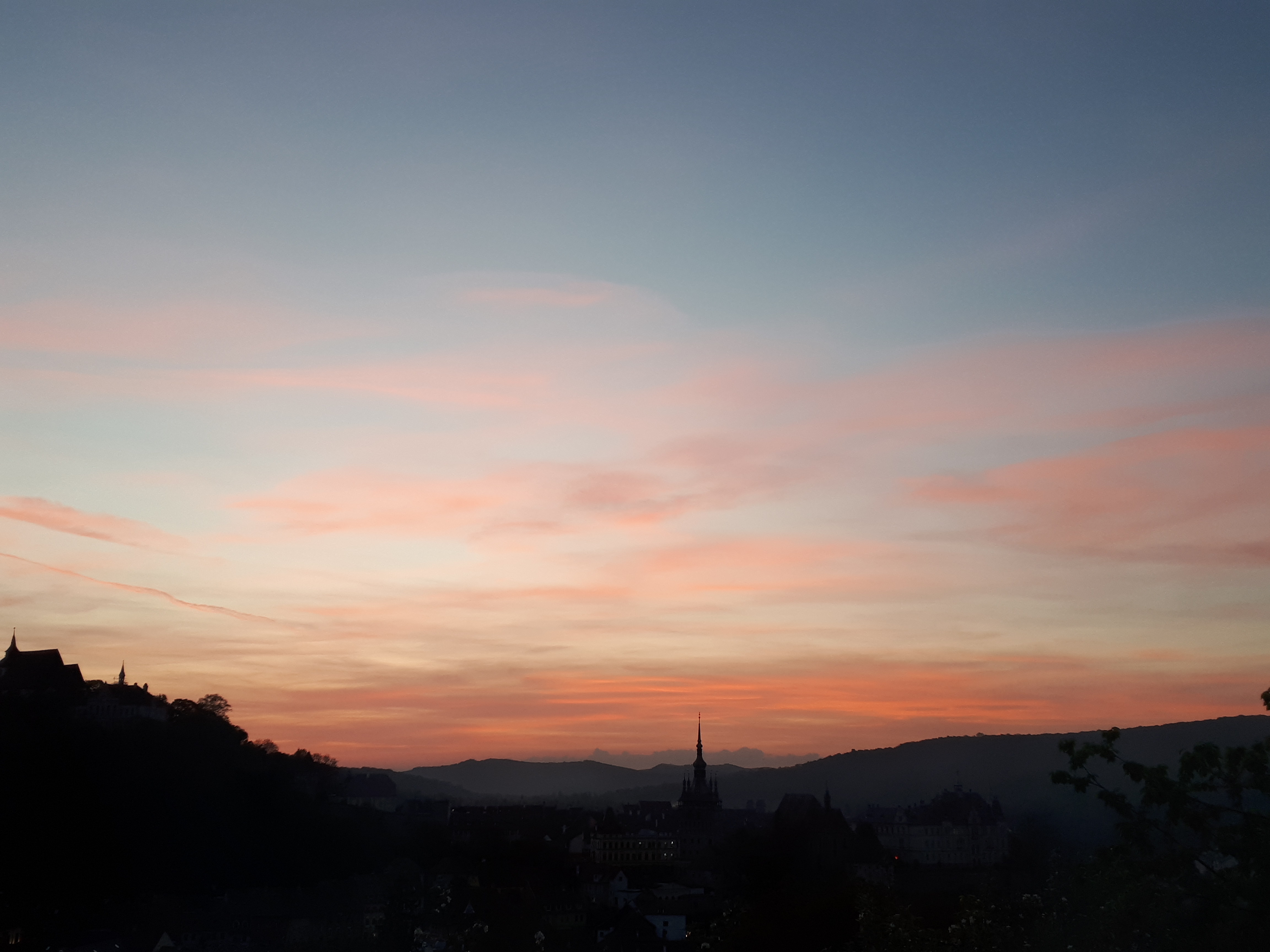 루마니아 시기쇼아라 시계탑이 멋진 일몰