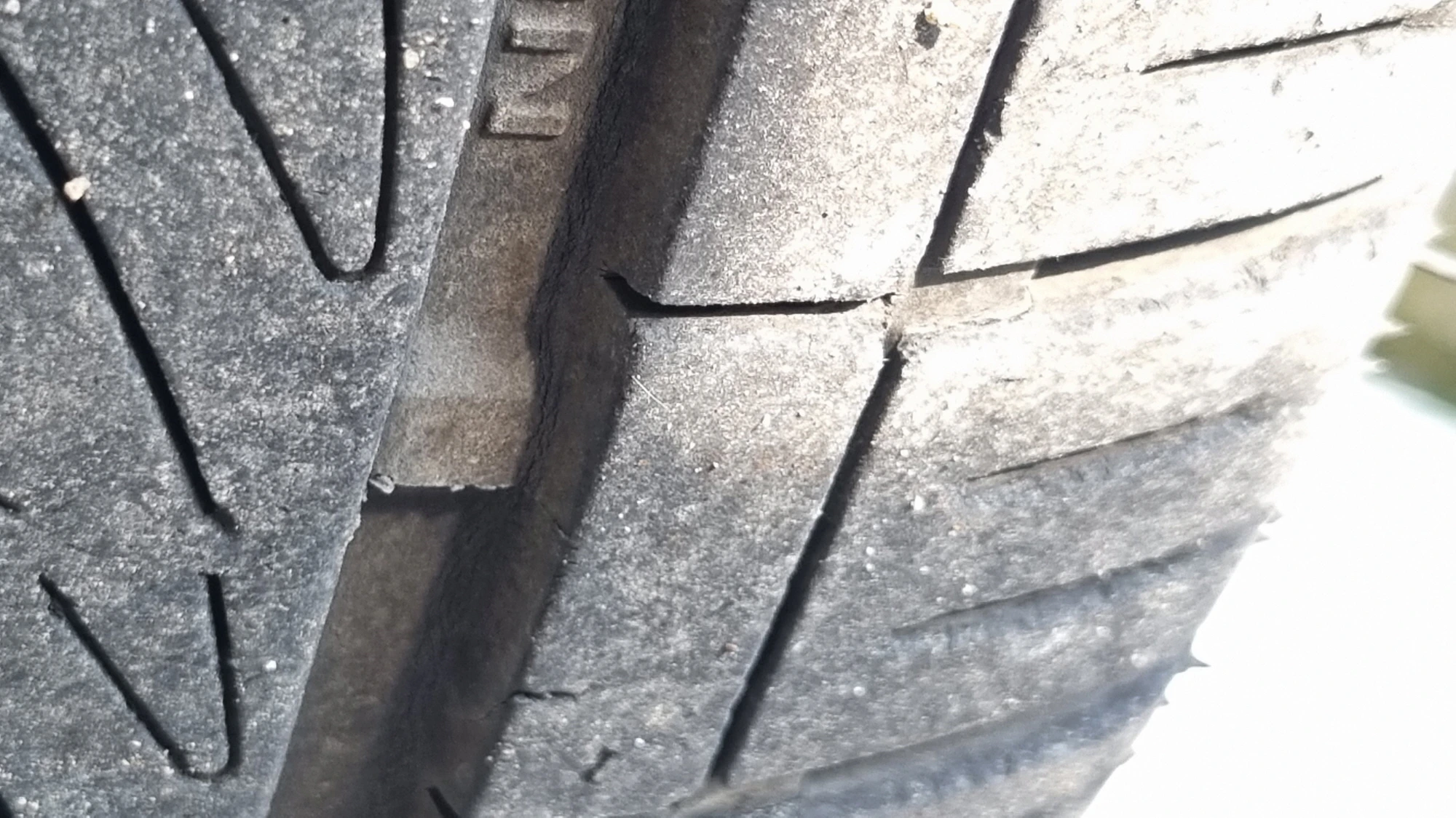 타이어 마모한계선