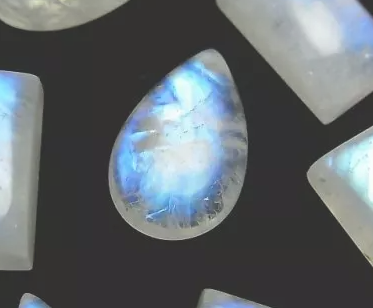 화이트 라브라도라이트(레인보우 문스톤)