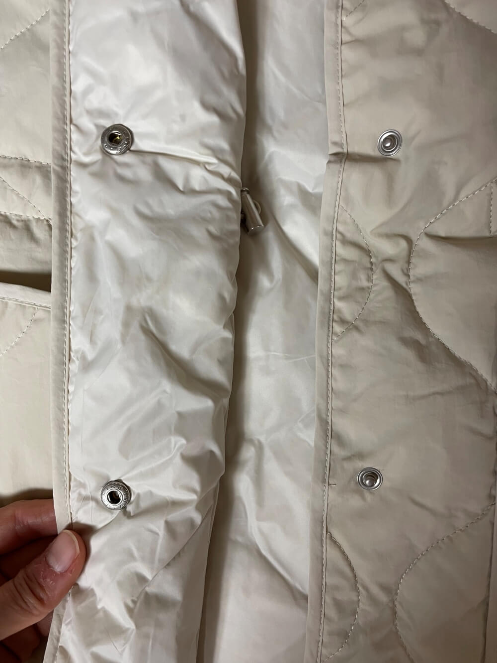 지오다노-어니언-퀄팅-스트링-하프-자켓-스텐-단추