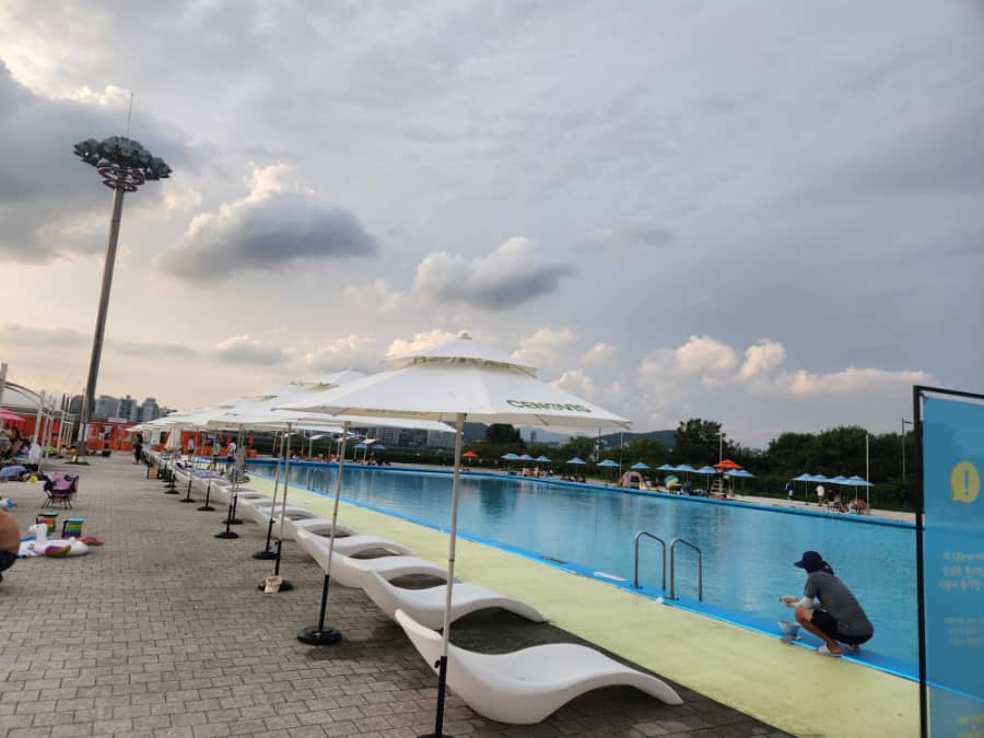 잠원 한강수영장 야간