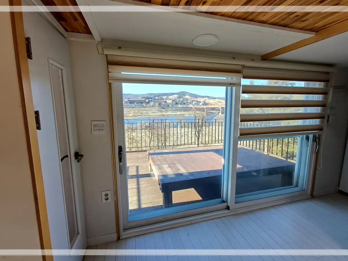 금강자연휴양림-강마루2호-거실전망