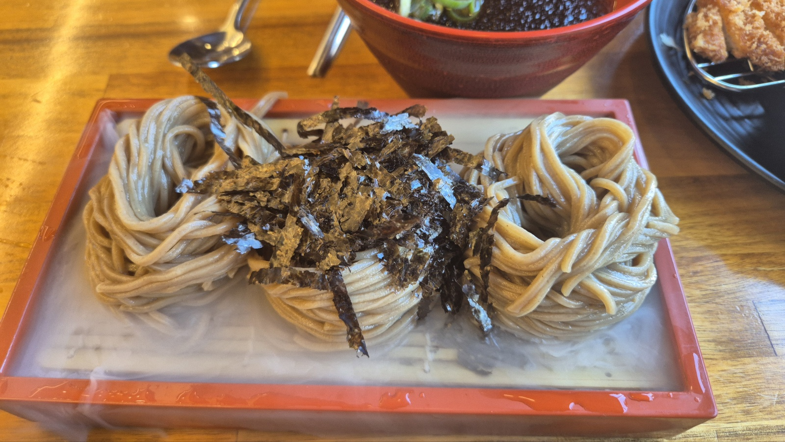 냉기가 올라오는 소바