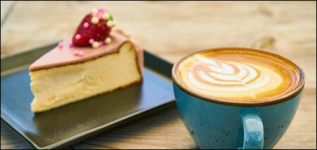 케이크와 커피
