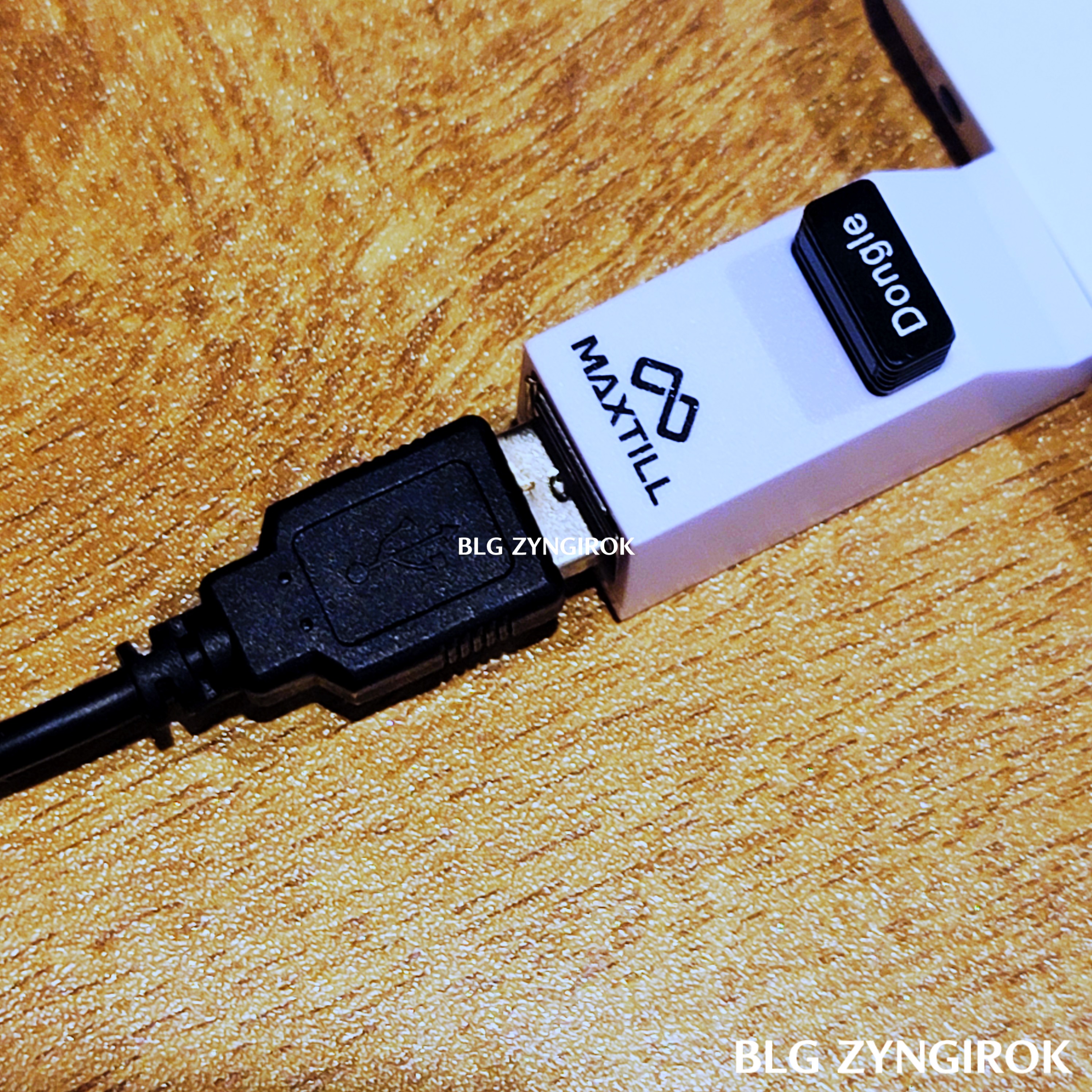 불루투스-동글을-장착하기전-USB-허브-모습이다.