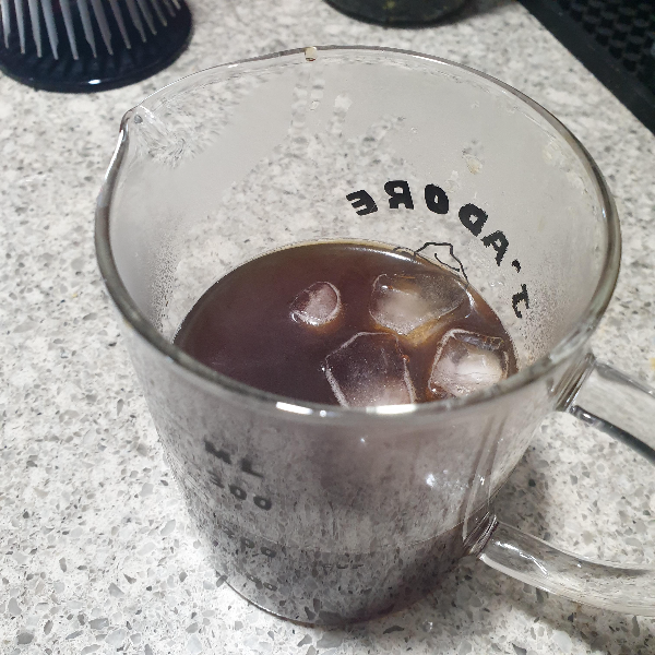 사이폰 아이스커피와 핫 커피 1인분 레시피: 중배전 원두 사용_아이스커피_2차 냉각