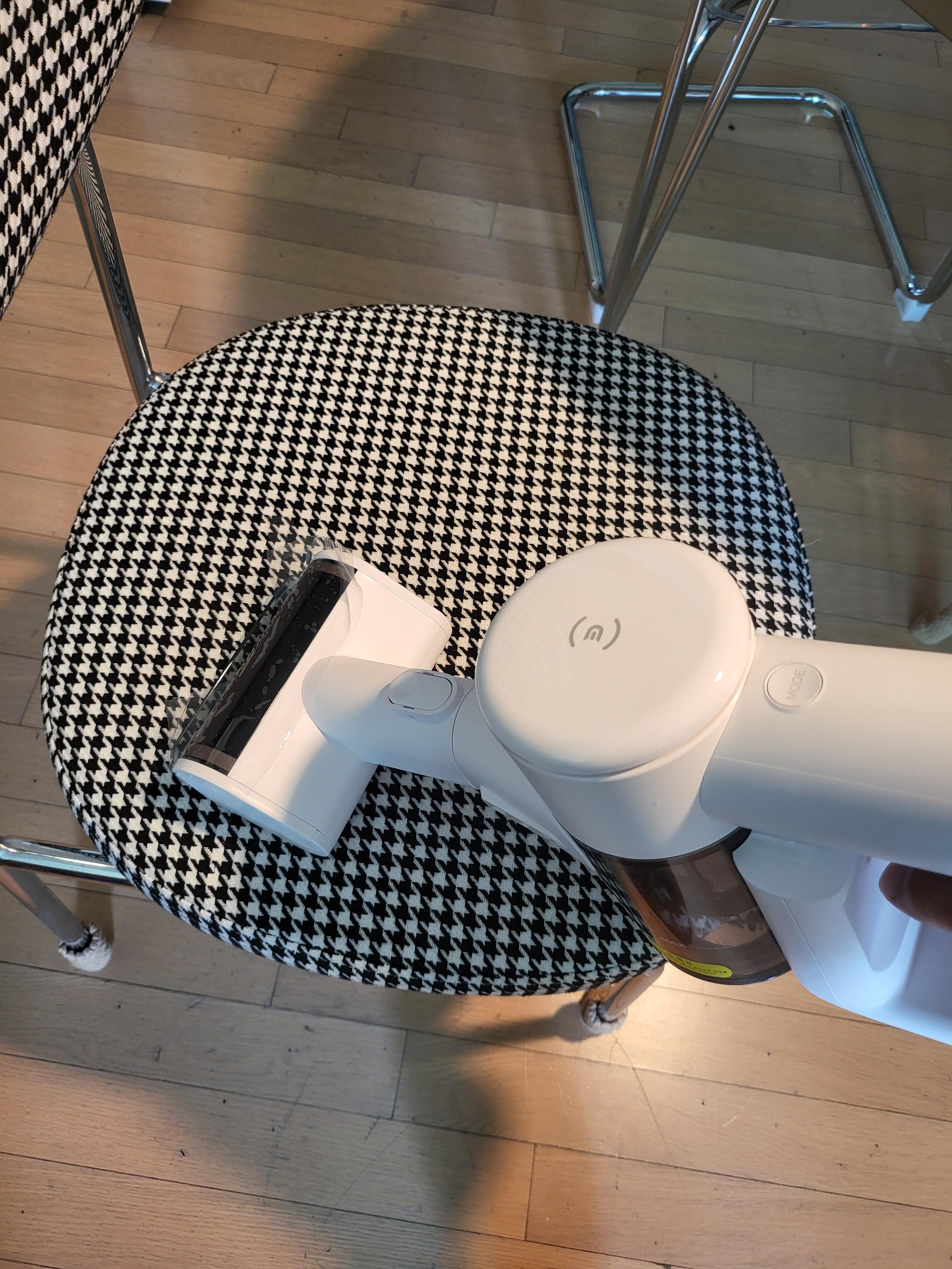 에코백스 디봇 T30S 콤보 로봇청소기 거실 바닥 청소 테스트 사진