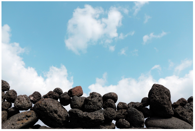 제주도 우도의 검은해변 검은모래 모습 이미지