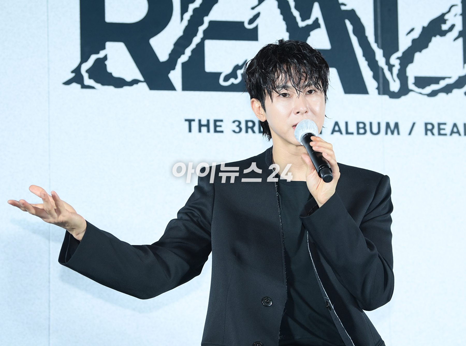 동방신기 유노윤호가 7일 오후 서울 강남구 코엑스 메가박스에서 열린 유노윤호 세 번째 미니앨범 '리얼리티 쇼'(Reality Show) 기자간담회에 참석하고 있다. [사진=정소희 기자]