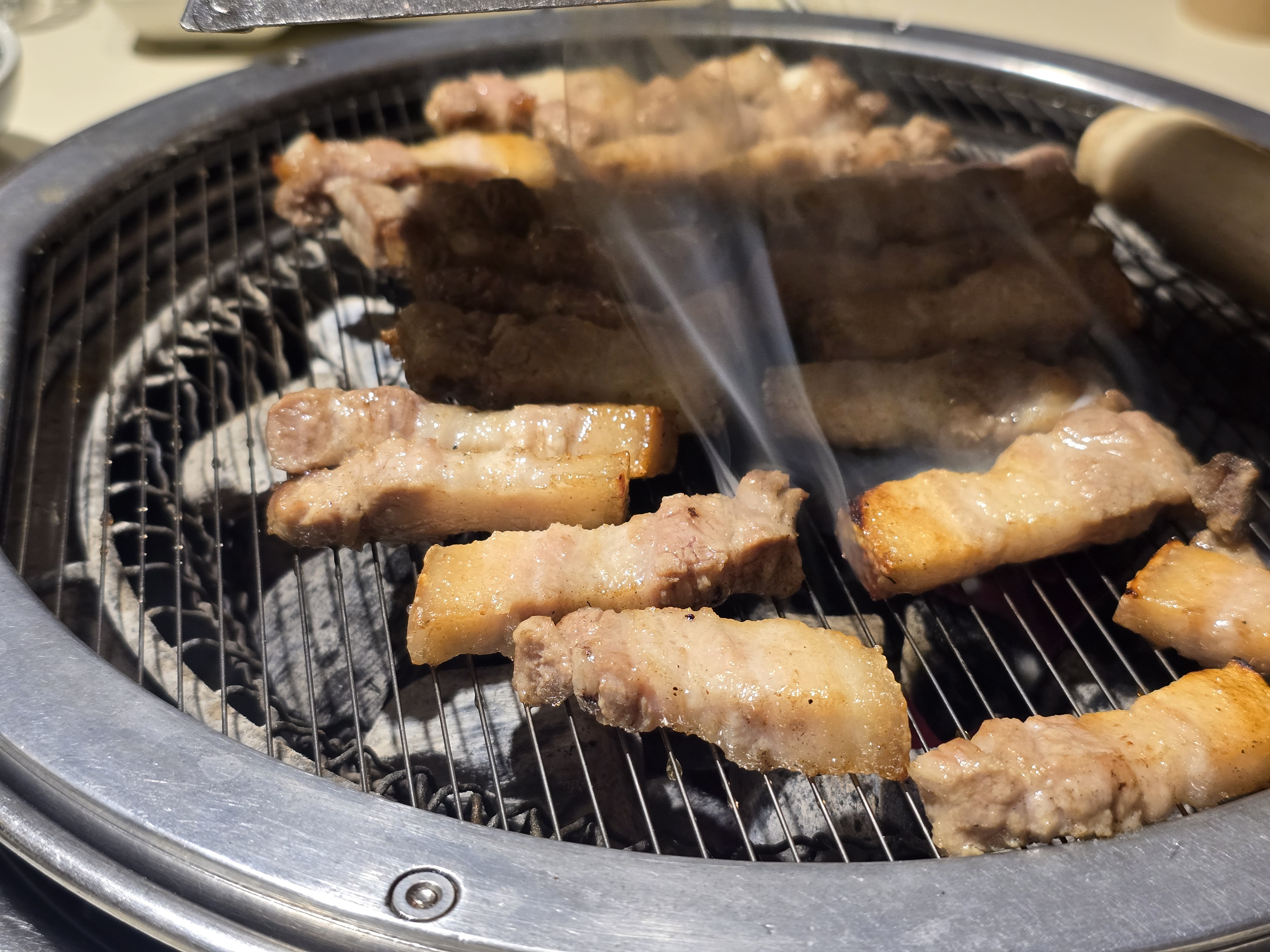 삼겹살 구워낸것