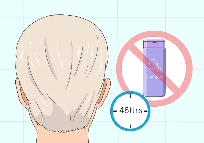 탈색을 한 후 24-48시간 동안 샴푸를 하지 않는다