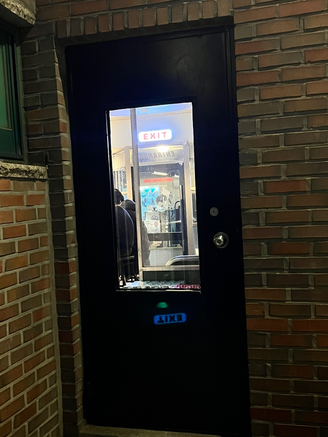 나홀로집에 뒷문 비주얼