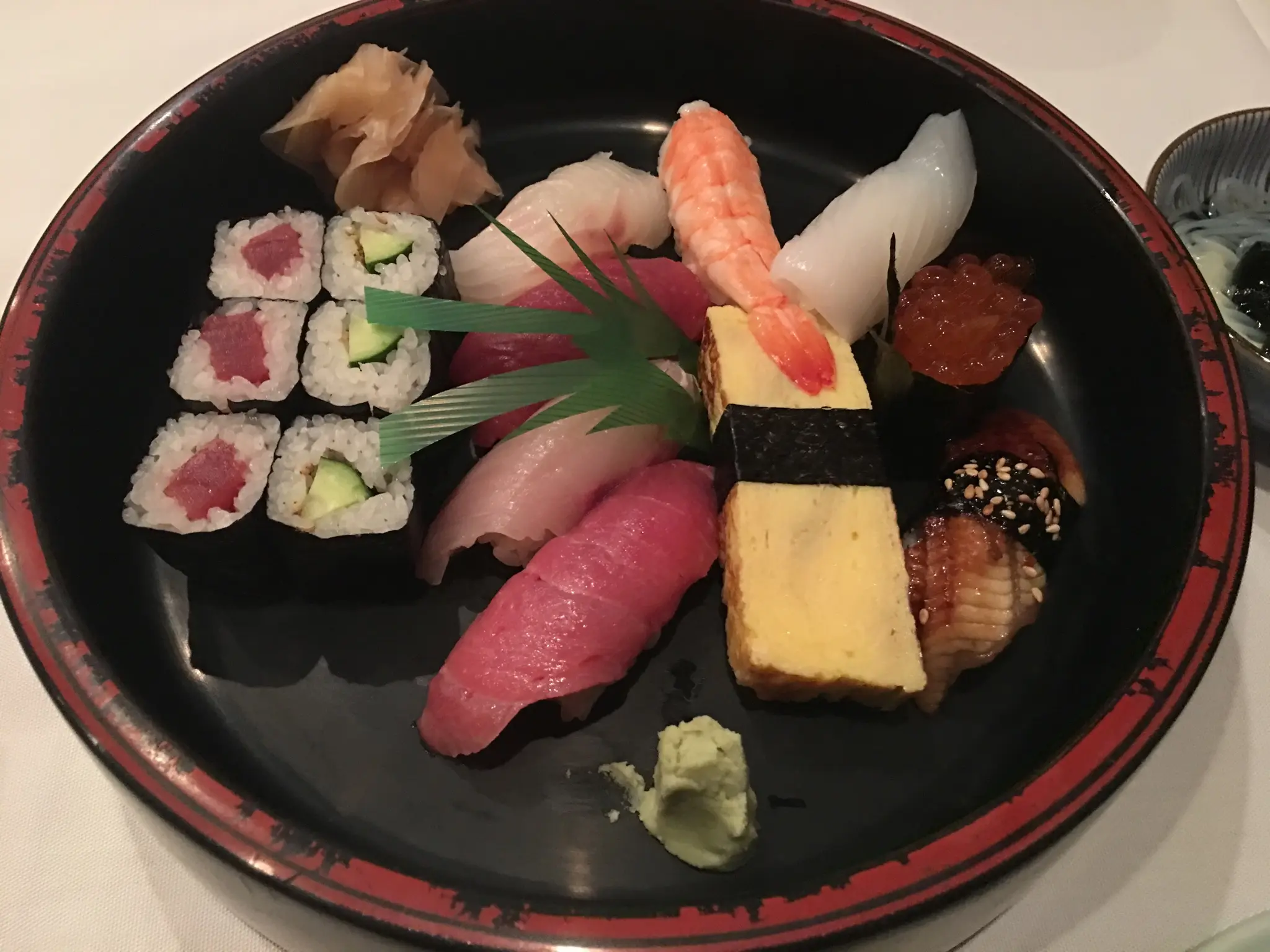 스시겐(Sushi Gen)의 Sushi Deluxe $21