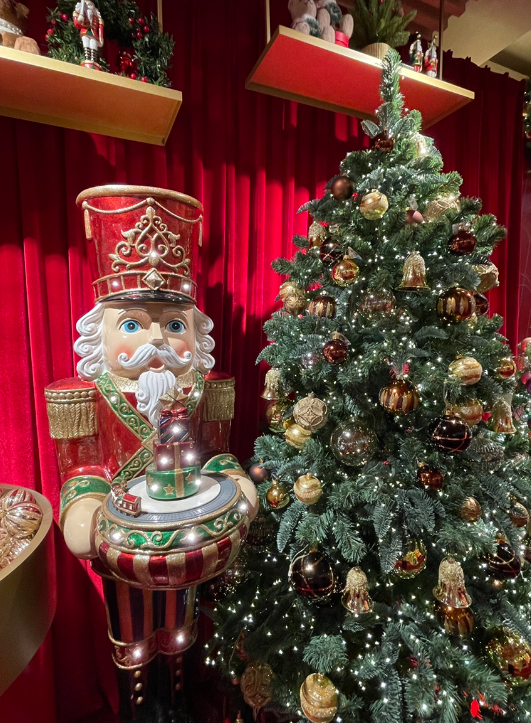 신세계 본점 미디어 파사드와 크리스마스마켓