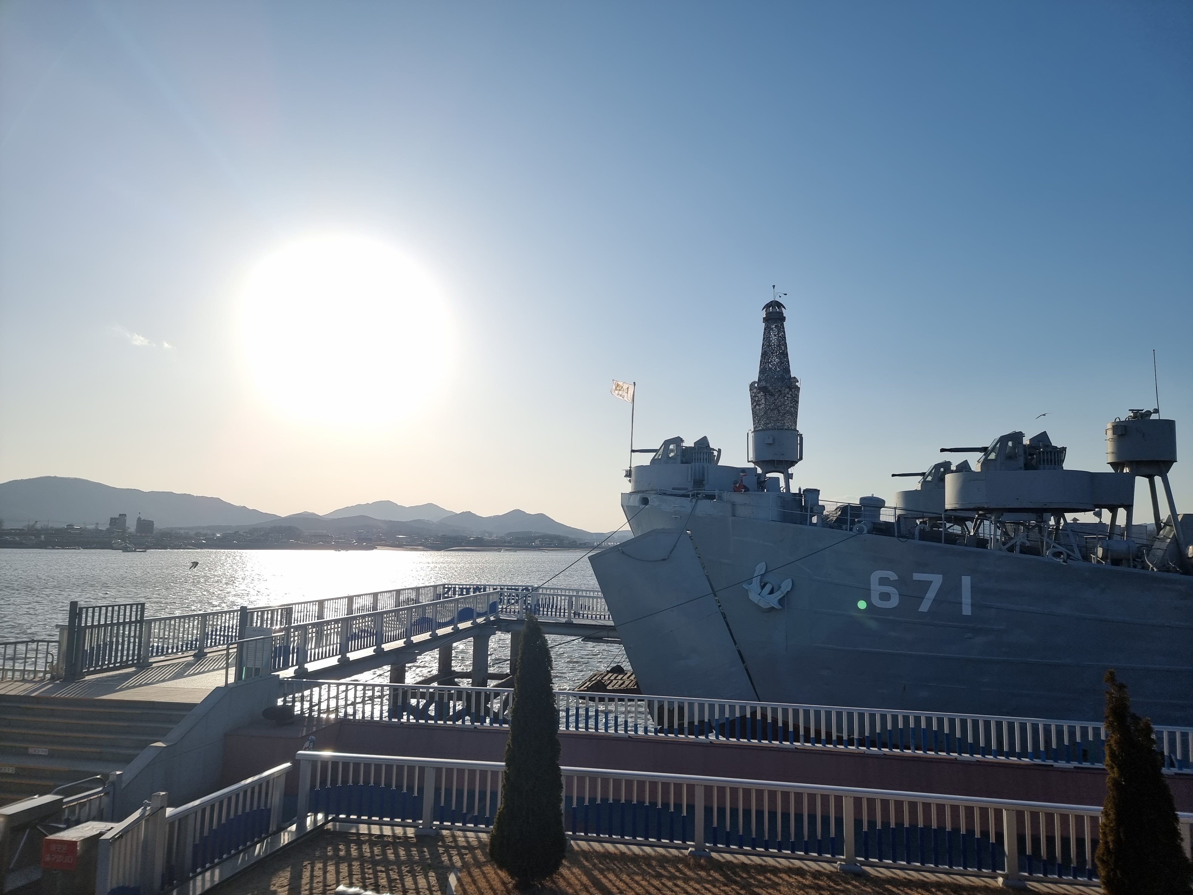 김포 대명항 '김포함상공원' 군함(LST-671운봉함)