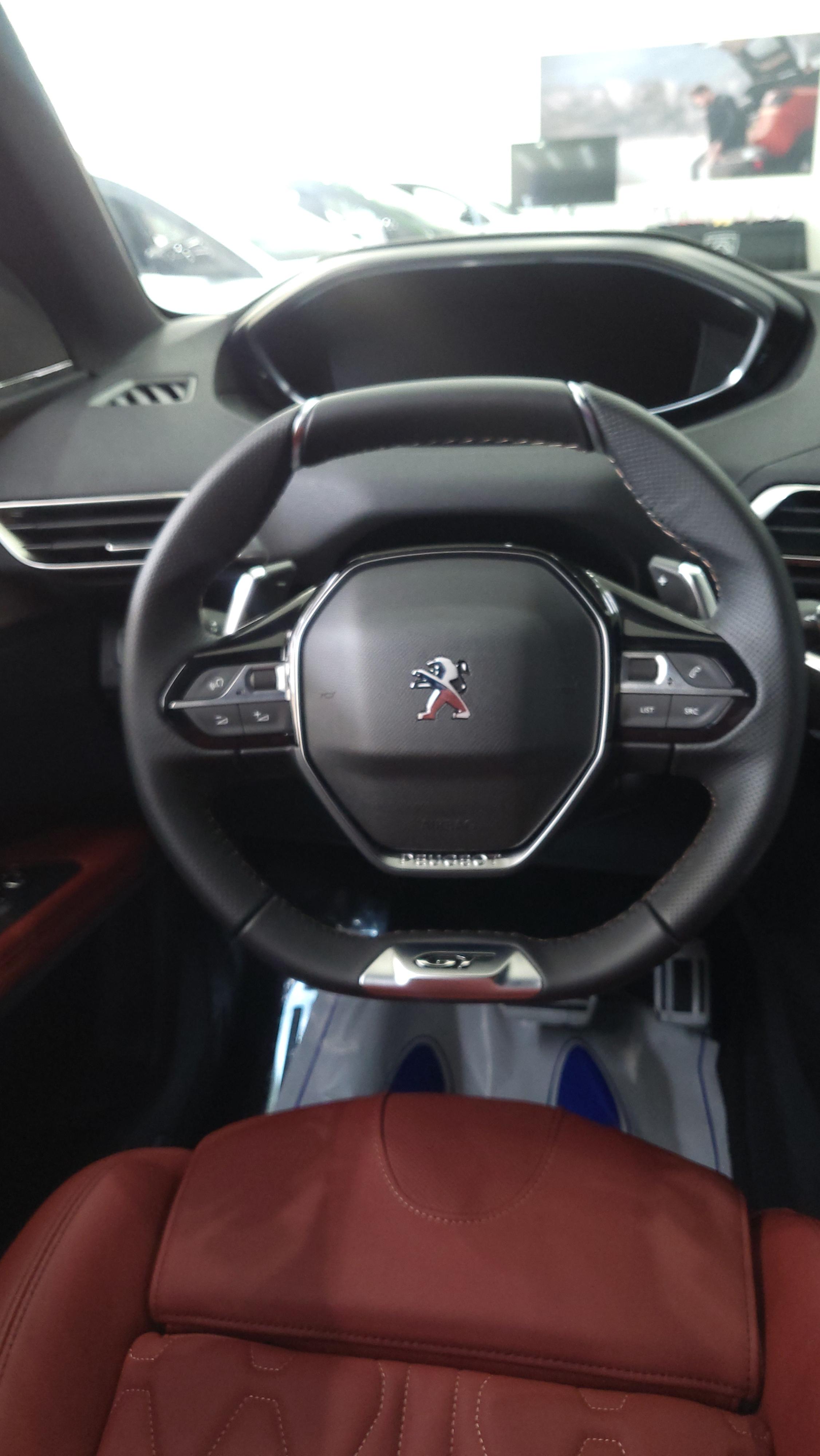 푸조 3008 GT